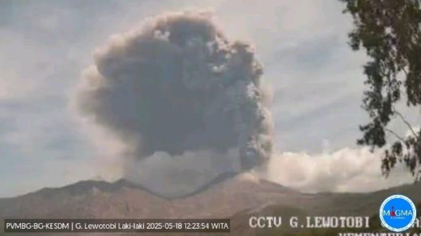 股市配资官网网址 印尼勒沃托比火山发生喷发，火山灰柱高达3000米